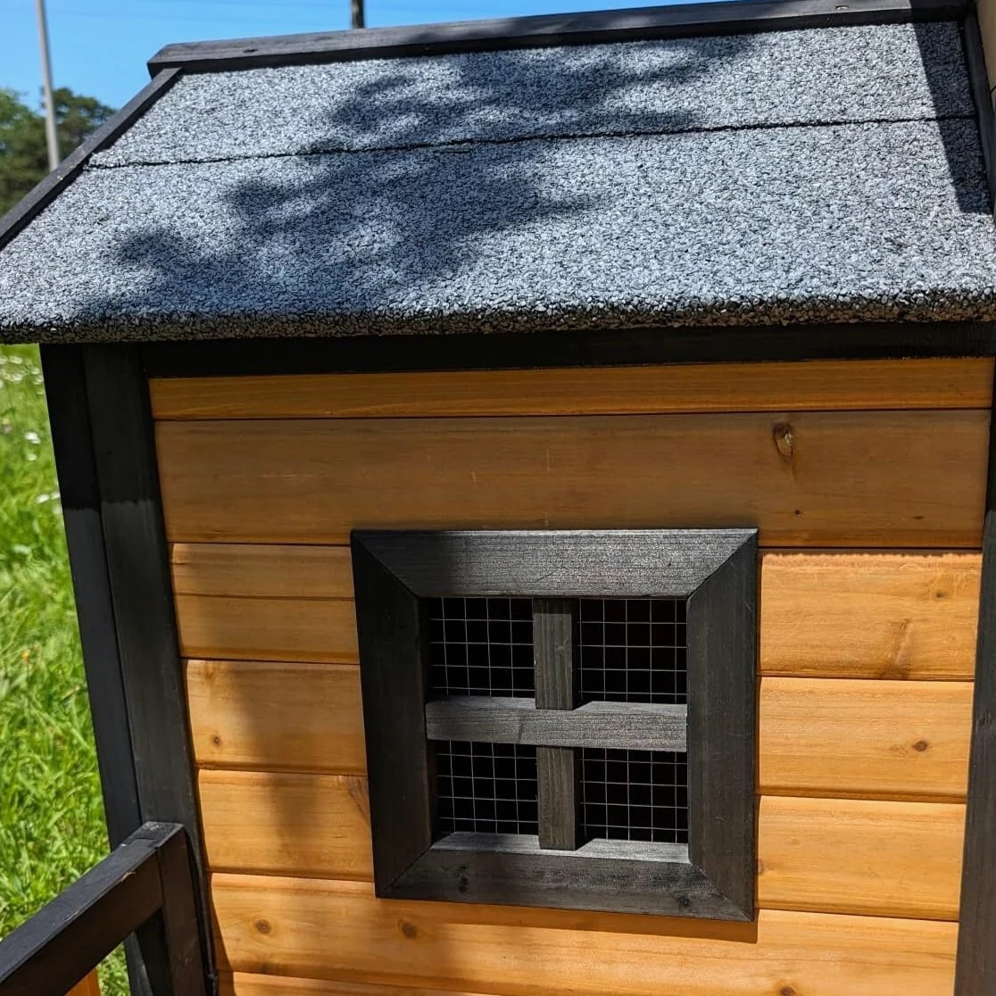 Caseta para perro Border Collie con techo de tejas abatible y terraza Tamaño L