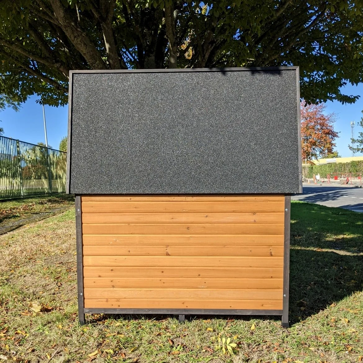 Caseta para perro pastor alemán con techo corredizo Shingle y terraza talla XXL