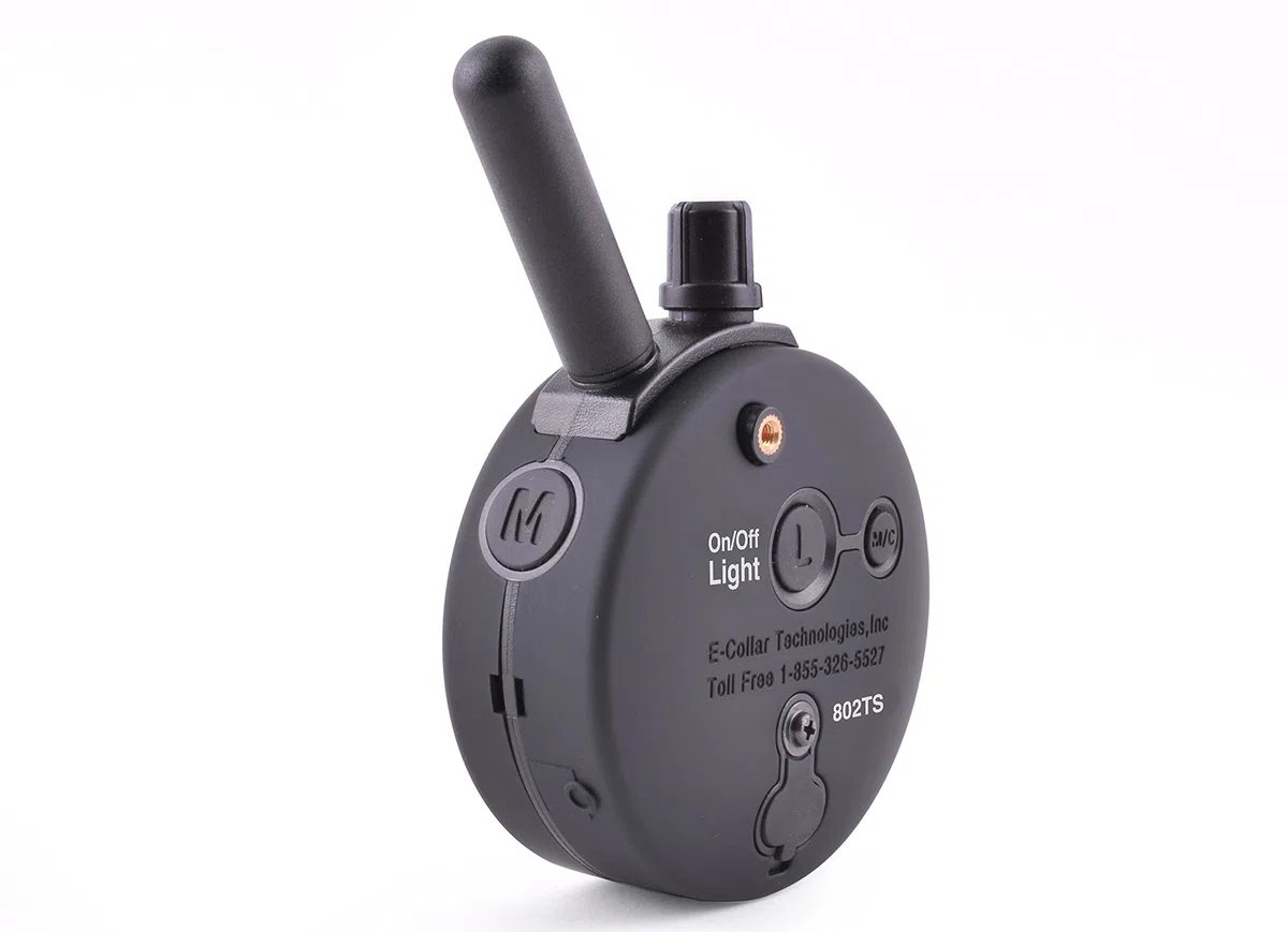 ET-800-1 Mile – Juego de 2 Collares de Entrenamiento herméticos a Distancia con Collar de estimulación estática, vibratoria y Sonido con clicker PetsTEK