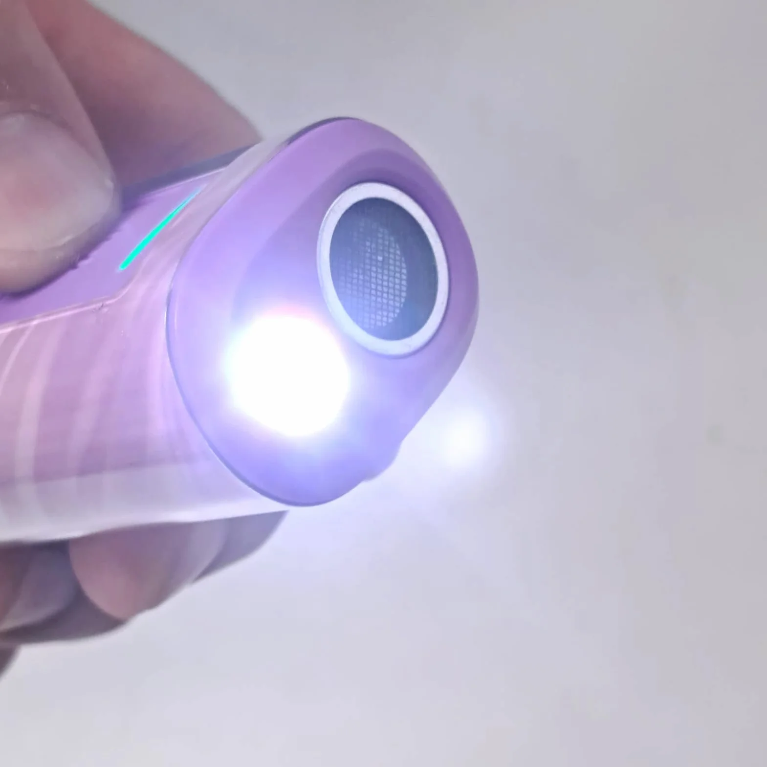 Protección antiagresión y antiabbai portátil eficaz hasta 7 m 2 en 1 – con linterna LED – Apto para todos los tamaños (rosa)