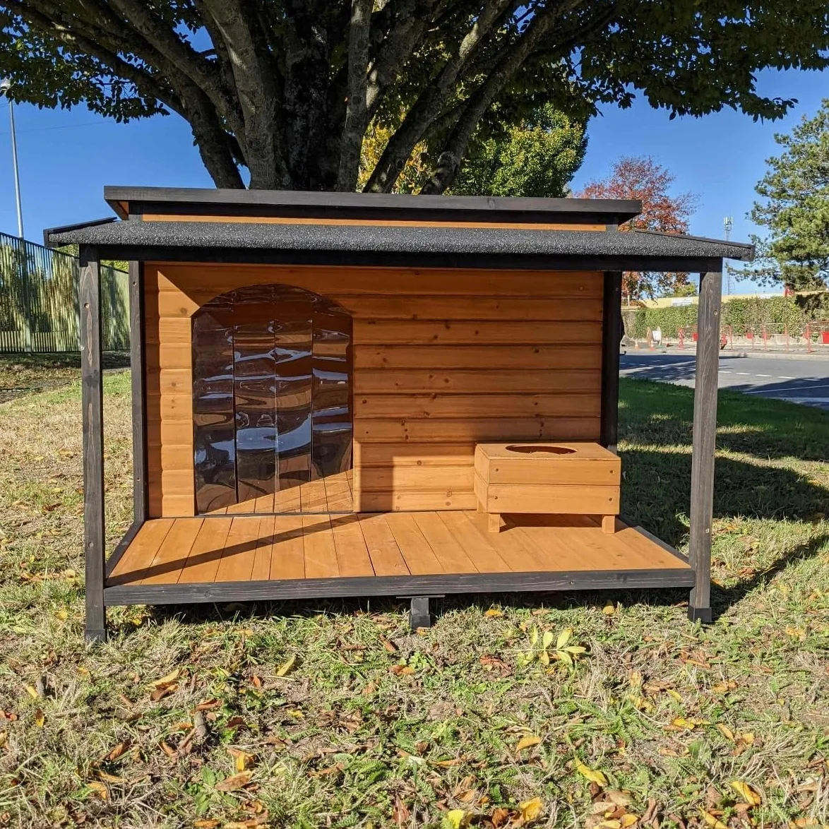 Caseta para perro pastor alemán con techo corredizo Shingle y terraza talla XXL